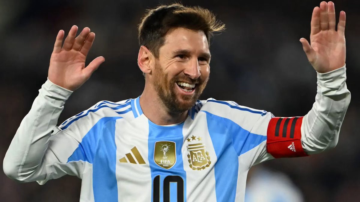 cesarchiyaya's tweet photo. VIDENTE DIZ QUE CABO VERDE ELIMINARÁ A ARGENTINA. JÁ ACERTOU ANTES

Esta é uma notícia que pode surpreender e deixar preocupados os mais fervorosos adeptos da Argentina e de Lionel Messi: 

1 - O bruxo mais famoso deste Mundial de Futebol, o ganês Nana Kwaku Bonsom, fez uma previsão inesperada e que dita que mais um dos grandes clubes mundiais poderá ser eliminado por uma das equipas sensação da competição.

2 - Por inacreditável que pareça, recorde-se que o futebol é feito de surpresas (olhe-se por exemplo para a eliminação da Alemanha, na segunda-feira, frente ao Paraguai), pelo que nenhum hipótese deve ser posta de parte.

3 - "A Argentina será eliminada da Copa do Mundo de 2026 por Cabo Verde. Cabo Verde chegará aos oitavos de final", declarou Nana Kwaku Bonsam com convicção, segundo relatam vários meios de comunicação social.

4 - A previsão já está a causar reboliço nas redes sociais, onde muitos adeptos e apoiantes de Cabo Verde se mostram cada vez mais confiantes de que esta seleção vai continuar a fazer história….

Fonte: TVS

—————————————————
“E até lá, estou-me nas tintas”.
