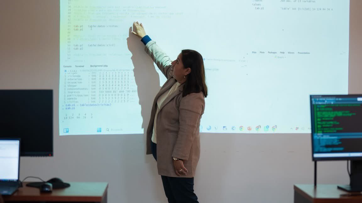 unlposgrados's tweet photo. 🚀 La investigación evoluciona con la tecnología y desde la Maestría en Biodiversidad y Cambio Climático de la @UNLoficial se desarrolló el taller de Bioestadística con IA, fortaleciendo competencias para la investigación científica. 🤖📊

#PosgradosQueTransforman ❤️💚 https://t.co/x3p2FQbaq6