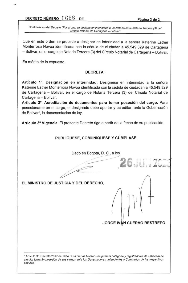 alejodebedout's tweet photo. 🚨 A las patadas. Así están entregando notarías antes de que se acabe el gobierno Petro.

El 26 de junio, mientras todos hablaban de empalme, el ministro de Justicia Jorge Iván Cuervo firmó decretos y decretos nombrando notarios en Santa Marta, Cali, Bello y Cartagena, etc. Casualmente el mismo día que cerró en silencio un proceso por $19.439 millones en la Supernotariado.

Puros nombramientos exprés repartidos en las últimas semanas del gobierno, varios a nombres cercanos al círculo de @petrogustavo 

Descarados
