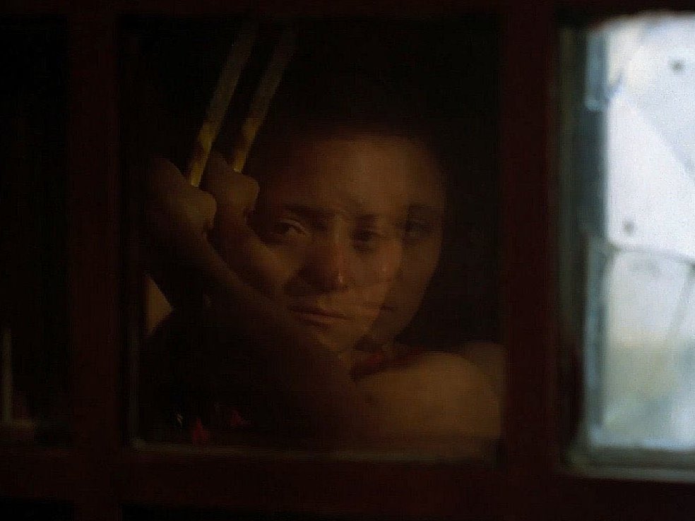 HypeHubBR's tweet photo. A Hora da Estrela (1985)
Dir. Suzana Amaral. 

A trama acompanha Macabéa, uma jovem nordestina que vive no Rio de Janeiro e leva uma vida solitária e invisível. Enquanto enfrenta as dificuldades da cidade grande, ela busca encontrar um sentido para sua própria existência. https://t.co/jgAg6XLbpb
