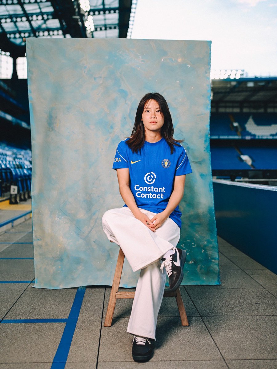 WGolazo's tweet photo. From North Carolina to London 💪

The 2026 Asian Cup champion &amp; 2025 @NWSL Midfielder of the Year is officially a Blue 🇯🇵💙 https://t.co/ji1Qu39laf