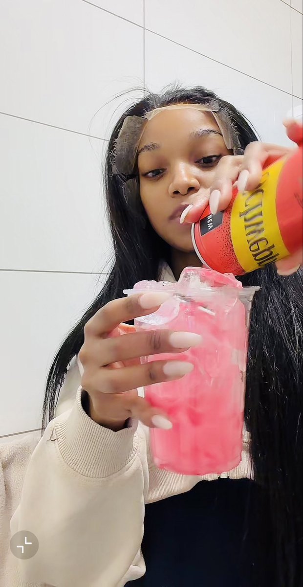 charmzm's tweet photo. Our Millionaire’s favourite drink is definitely @SchweppesSA ♥️♥️wa e rata shem😁♥️♥️😋

THANDEKA X DBN JULY 
FASHIONISTA THANDEKA
#ThandekaAtDBNJuly
#ThandekaEra https://t.co/z65MgZFdWO