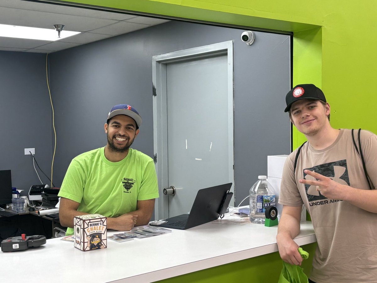 BrodyTk's tweet photo. Congrats to Jim and Steve’s on the brand new shop! It’s HUGE and awesome!! 👊🏼
Great to see my guy J.R.! 
Make sure to check it out! https://t.co/7x3RlsYiHK