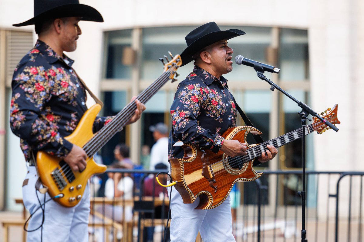 LincolnCenter's tweet photo. Relive the magic of La Casita! 🎤🎶

This summer’s theme, "Movement/Bodies in Motion," brought together a powerful lineup of poets and musicians to celebrate the heart of New York City’s rich cultural landscape. Presented in with  the México Now Festival

📸 Sachyn Mital https://t.co/JXPRUmVc1s