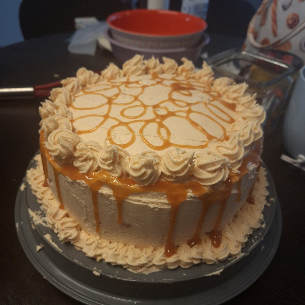 InternPopuli's tweet photo. // baked a cake for the 4th of july. Dark chocolate cake with salted caramel buttercream♡ https://t.co/XEKXz9Ig8K