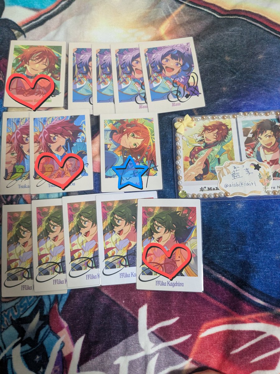 aishikiairi's tweet photo. 【交換】あんさんぶるスターズ あんスタ ぱしゃっつ 10周年 特典
【譲】画像参照
【求】10周年 斑、特典 鉄虎 ＞10周年 鉄虎
❤は★(★決まり次第✨)から同数近く含んだ交換のみ
郵送2枚〜
無印と周年鉄虎の交換の場合は★か✨含む内容のみ
特典⇔周年可 https://t.co/FMLg9InShV