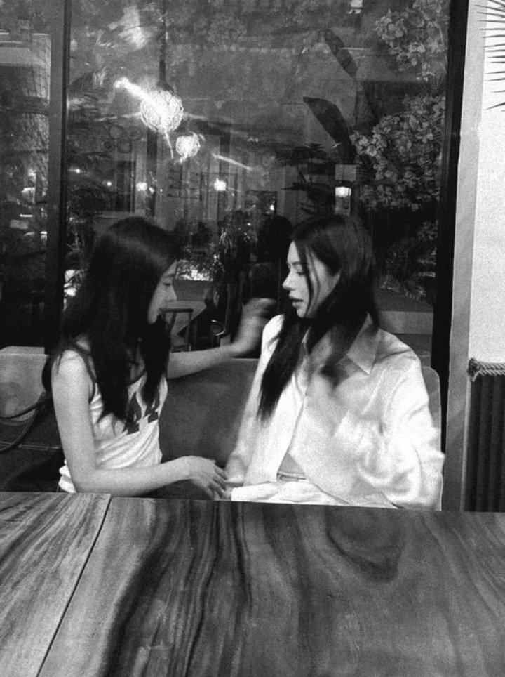 elane_sodi's tweet photo. Eu super aceito outra mas que eu estou doida pra ter esse ship PliYo eu estou... ou será PailiuYoko mesmo qual a sua sugestão de ship kkkkk 🤭🤭

#YokoApasra‌ https://t.co/0T8yA1YoNY
