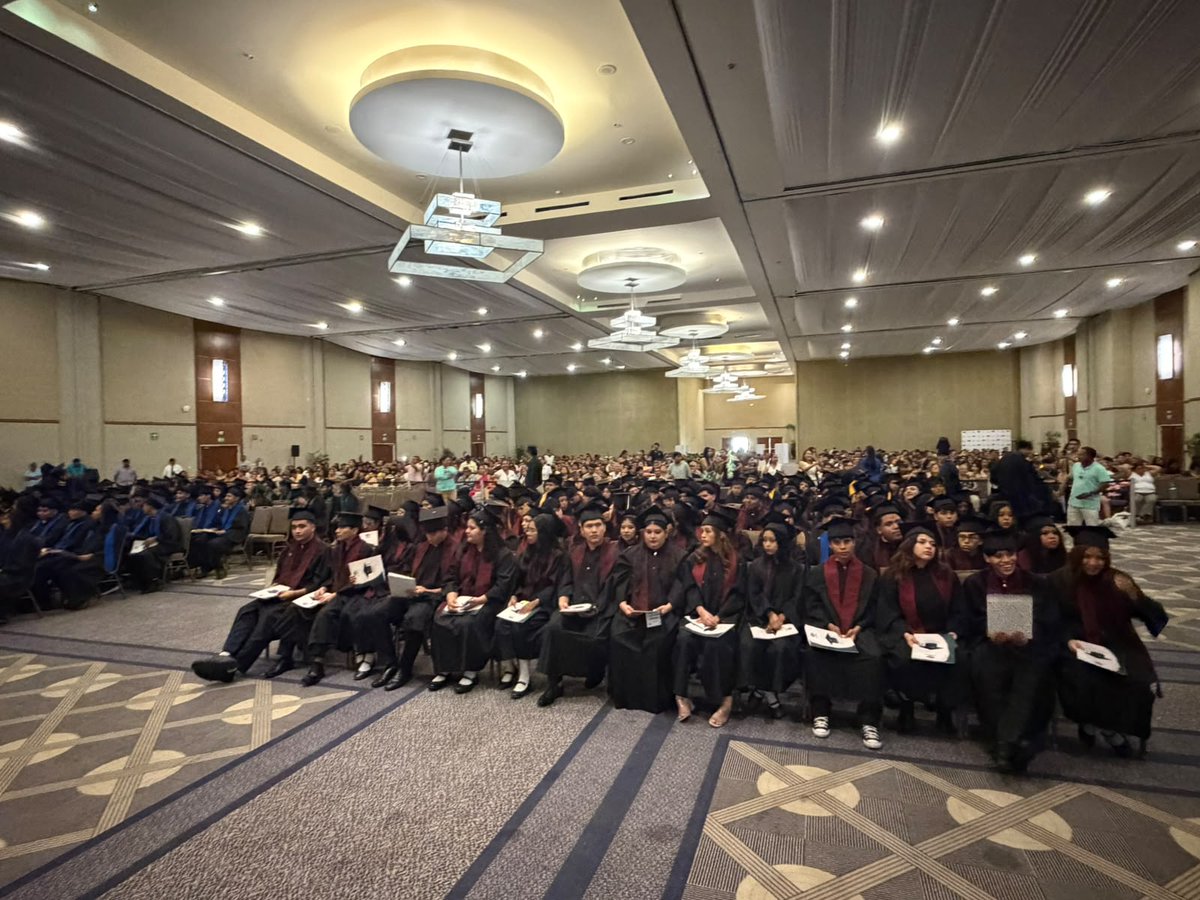 Stymphaliaj6oa's tweet photo. La subsecretaria Lucila Rangel Santos, asistió a la Ceremonia de Clausura de la Generación 2023-2026 del Colegio de Educación Profesional Técnica CONALEP Plantel 111

Leer nota:  https://t.co/MUHII06VeN https://t.co/bxwG3sAXLt