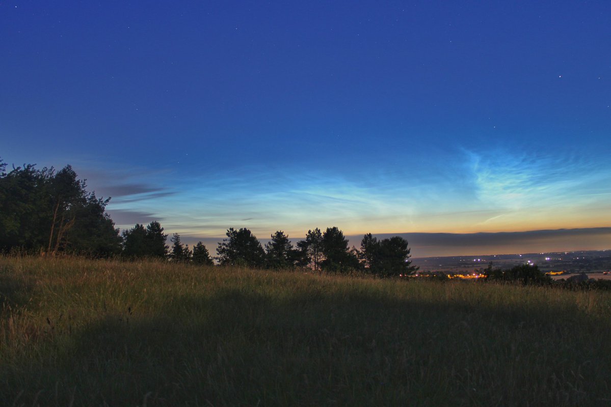 Jacksweatherch1's tweet photo. This mornings noctilucent cloud display from Hartshill Hayes Country Park
@StormHour @ThePhotoHour #loveukweather https://t.co/5E2SyXMHBB