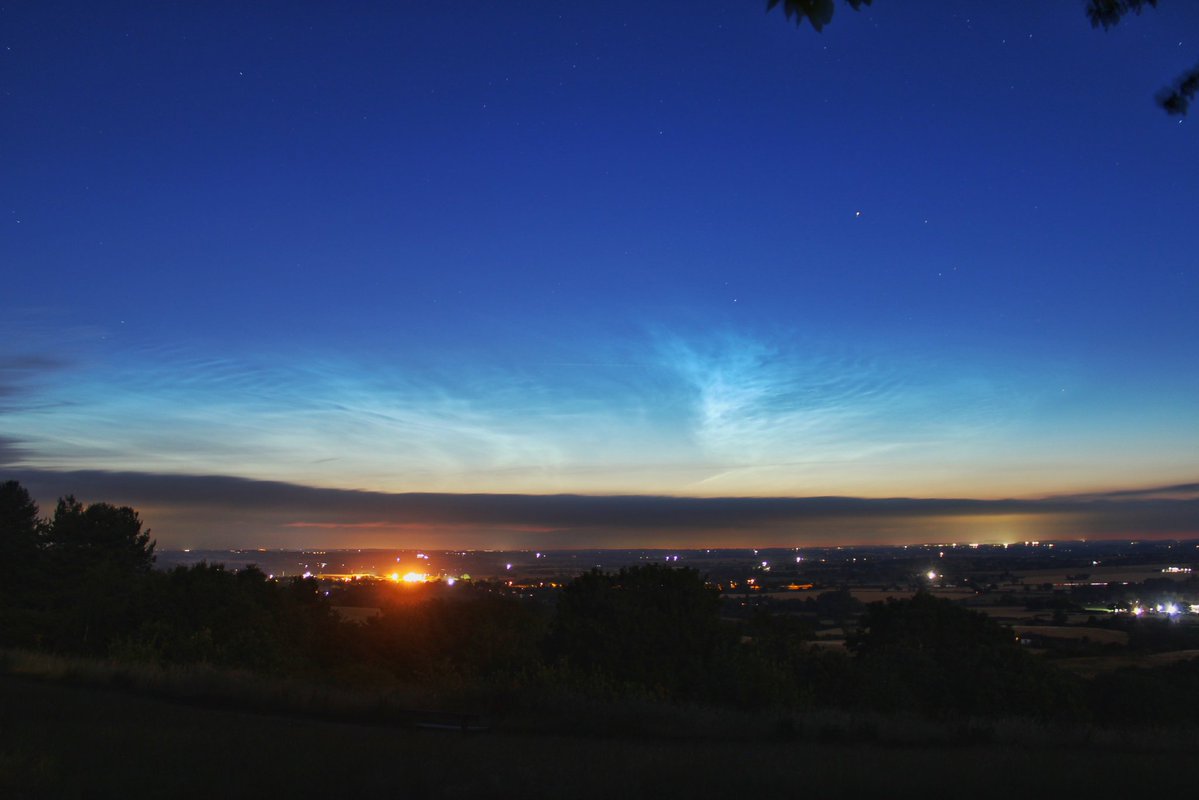 Jacksweatherch1's tweet photo. This mornings noctilucent cloud display from Hartshill Hayes Country Park
@StormHour @ThePhotoHour #loveukweather https://t.co/5E2SyXMHBB