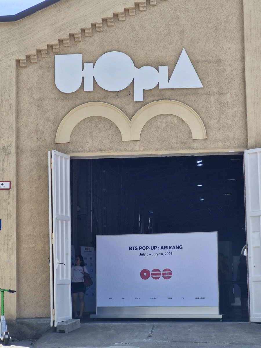 Tschuly_w's tweet photo. It feels surreal to be able to simply hop on the train and make a trip to the pop-up store in Munich 🤯

(And I got a Yoongi jersey!! 🥰🥰🥰) https://t.co/Terg0lfWd4