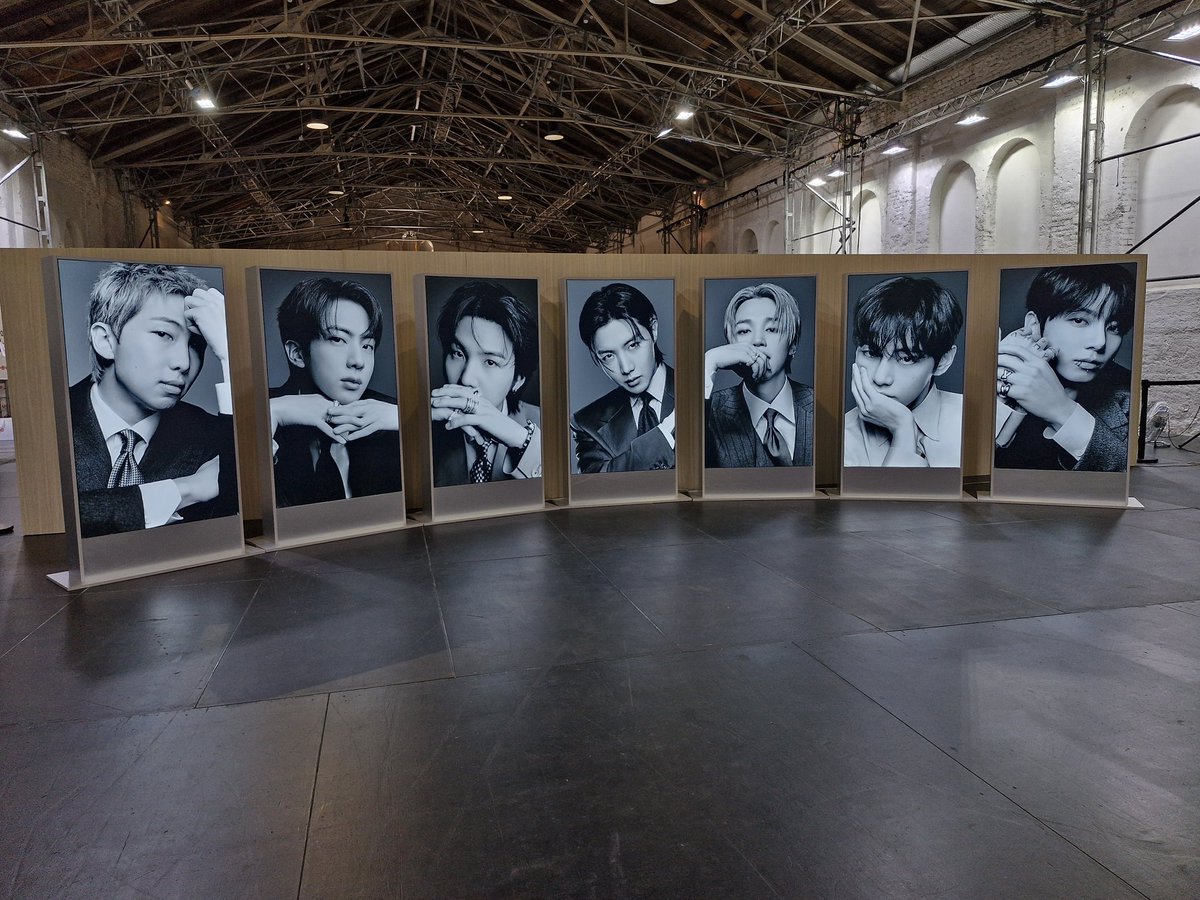 Tschuly_w's tweet photo. It feels surreal to be able to simply hop on the train and make a trip to the pop-up store in Munich 🤯

(And I got a Yoongi jersey!! 🥰🥰🥰) https://t.co/Terg0lfWd4