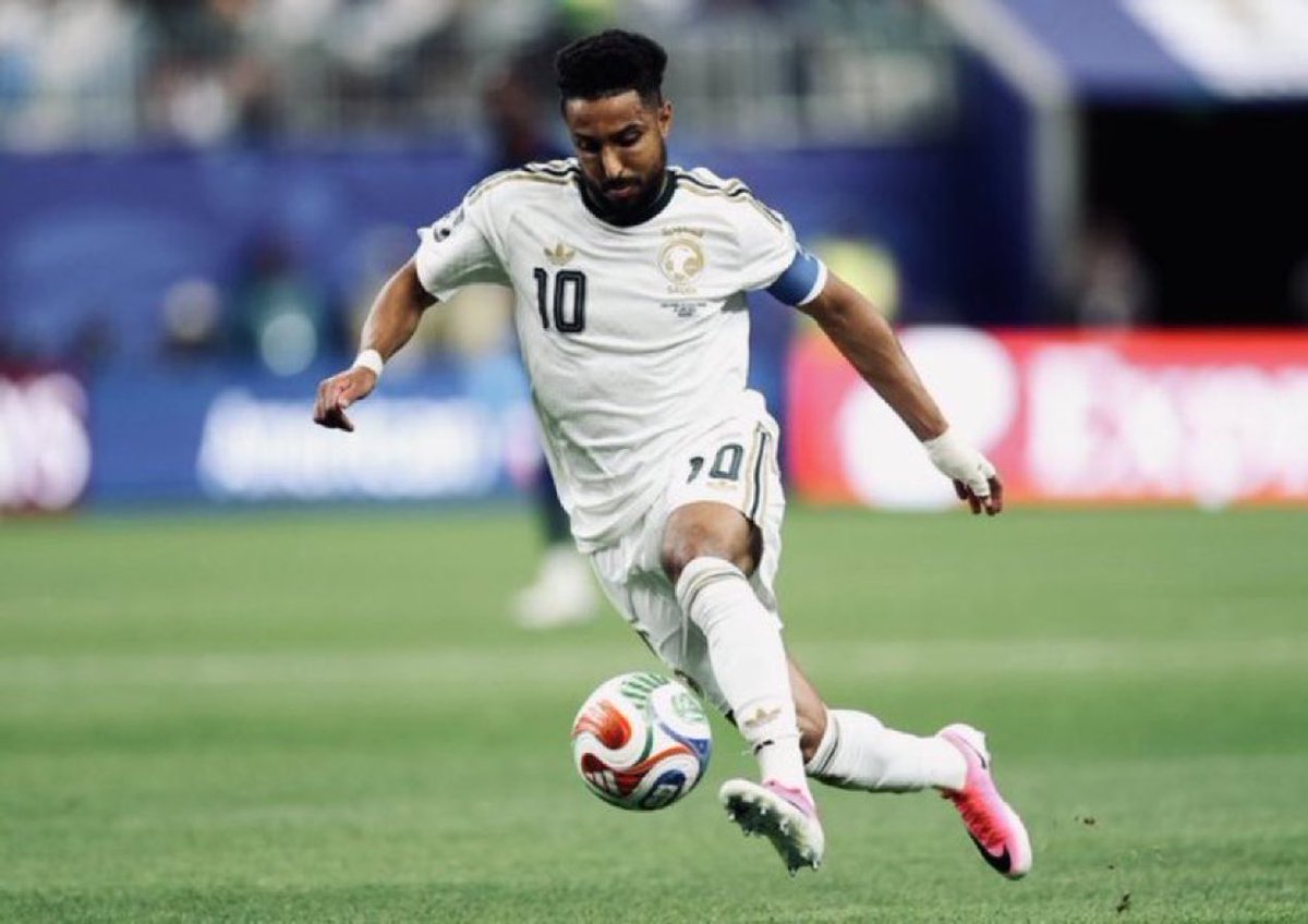 samhansaeed's tweet photo. فرق كبير بين من ذهب ليحقق انجاز 
وبين من ذهب لجل يتوج الاسطورة ويكون هداف السعوديين في كاس العالم
-
ما كنا متفاجئين من المستوى وخاصة بعد سنوات خضنا فيها عدد من المشاركات كانت حصيلتها اعتذار من اتحاد القدم
وجوائز كتبت باسم لاعبي #الهلال
#كاس_العالم_٢٠٢٦ https://t.co/4z0eLBZC2m