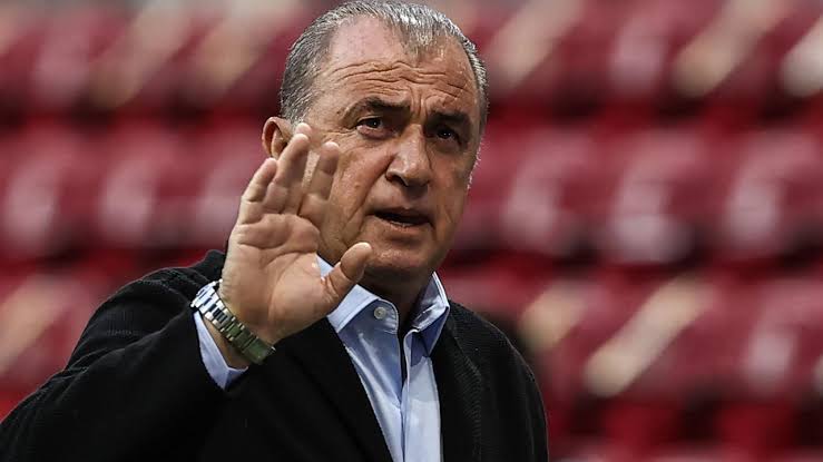 forzacimbom's tweet photo. Fatih Terim: "Camia olarak çok mutluyuz. Başta sayın başkanımızı, yönetim kurulumuzu, hocamızı, ekibini ve oyuncularımızı, tabii aslan parçalarını hepimiz tebrik ediyoruz. 

Taraftarımızın büyük desteğiyle tam bir birliktelik içerisinde çok güzel bir sezon geçirdiler. İnşallah devam eder. 

Galatasaray Kulübü bunların hepsine layık ve büyük başarılara alışmış bir kulüptür. Umarım Avrupa’da da Türkiye’de de başarılarımız devam eder."