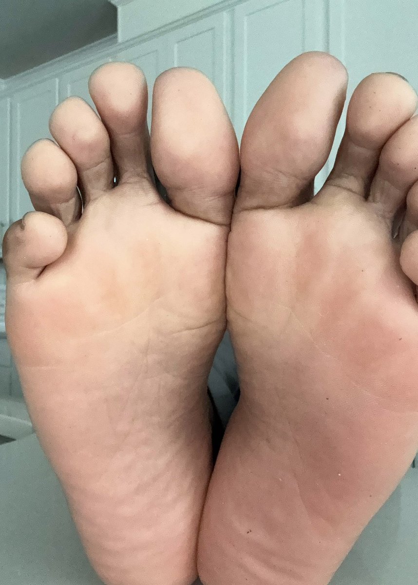 dr00l4jxy's tweet photo. Y’all hungry for these size 12s? 

#blackmalefeet #footfetish
#footworship #malefeet #guyfeet
#guysoles #malesoles https://t.co/TCDXHRuLOd