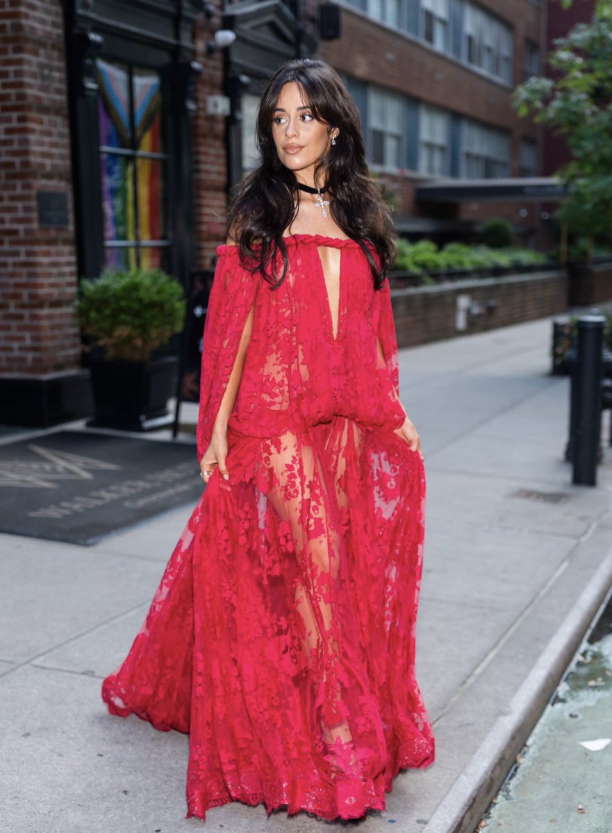 CamilaCabelloBR's tweet photo. LINDA! Camila Cabello para o casamento de Taylor Swift e Travis Kelce. ❤️ https://t.co/tysMVi1eis