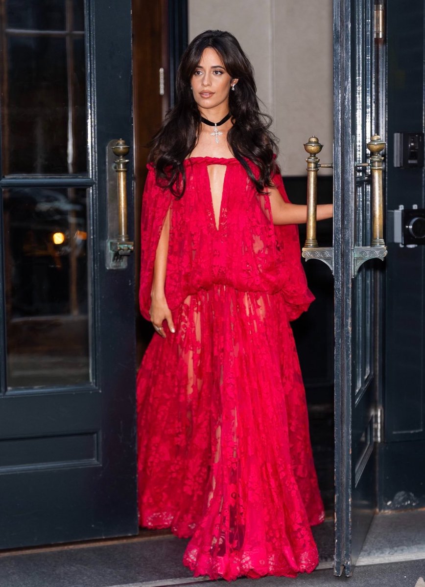CamilaCabelloBR's tweet photo. LINDA! Camila Cabello para o casamento de Taylor Swift e Travis Kelce. ❤️ https://t.co/tysMVi1eis
