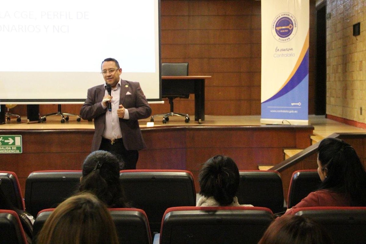 ContraloriaECU's tweet photo. 🏛️ #LaNuevaContraloría | El contralor, Dr. Mauricio Torres, recibió en las instalaciones de la #CGE a estudiantes de la @ESPEU, sede Latacunga, quienes participaron en una jornada académica para conocer las funciones institucionales, el rol de los servidores públicos y el Sistema de Control Interno, enriqueciendo su formación con una experiencia práctica y cercana al servicio público.

✨ Durante el encuentro, el Contralor los motivó a luchar por sus sueños, mantenerse en constante preparación y ejercer su profesión con ética, honestidad y compromiso.

🏛️ Como parte de la visita, los universitarios recorrieron el Museo Solón Espinoza Ayala, donde conocieron la historia de la institución y su aporte a la protección de los recursos públicos.