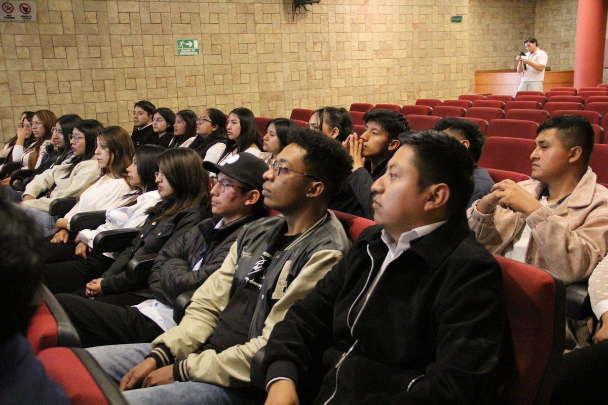 ContraloriaECU's tweet photo. 🏛️ #LaNuevaContraloría | El contralor, Dr. Mauricio Torres, recibió en las instalaciones de la #CGE a estudiantes de la @ESPEU, sede Latacunga, quienes participaron en una jornada académica para conocer las funciones institucionales, el rol de los servidores públicos y el Sistema de Control Interno, enriqueciendo su formación con una experiencia práctica y cercana al servicio público.

✨ Durante el encuentro, el Contralor los motivó a luchar por sus sueños, mantenerse en constante preparación y ejercer su profesión con ética, honestidad y compromiso.

🏛️ Como parte de la visita, los universitarios recorrieron el Museo Solón Espinoza Ayala, donde conocieron la historia de la institución y su aporte a la protección de los recursos públicos.