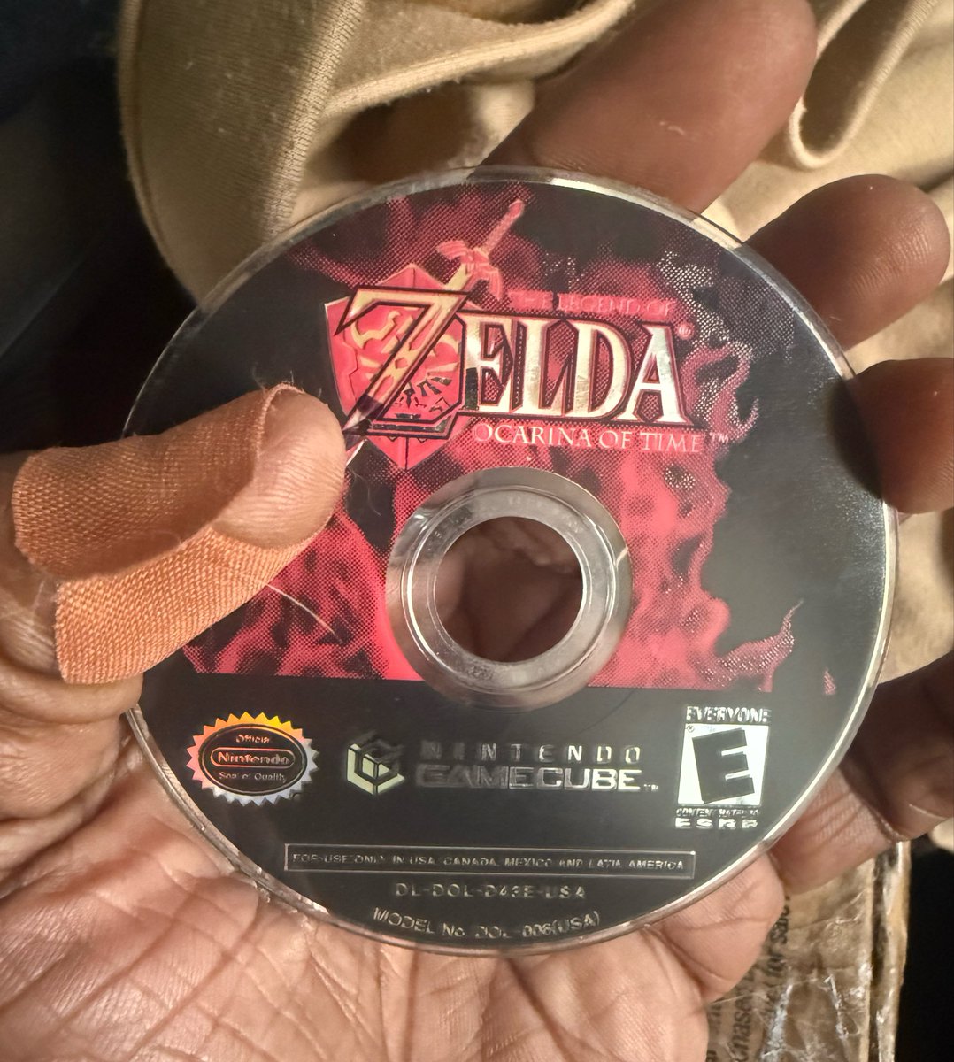 Etrouse's tweet photo. Got a free GameCube and found this in it!! https://t.co/Cmqn5uIAYS