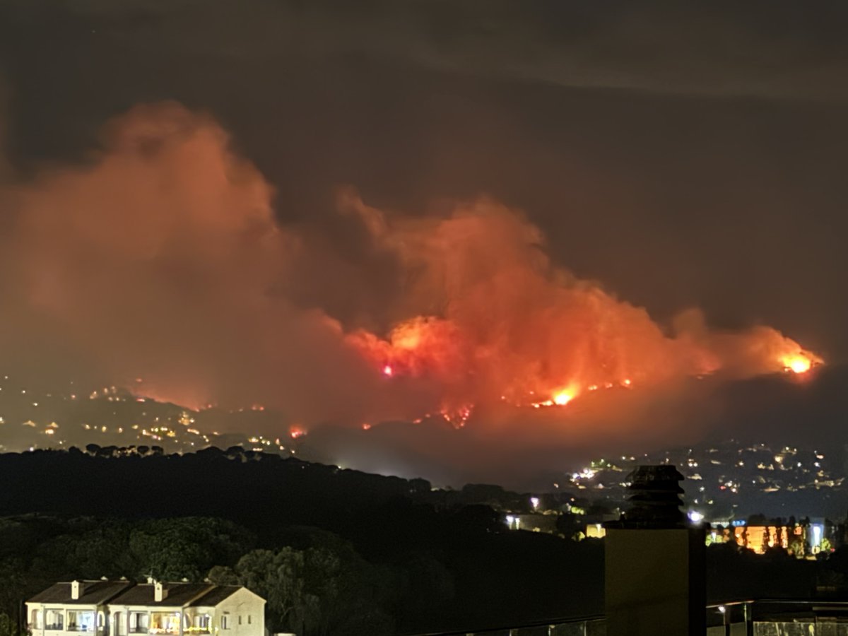 meteopalamos_'s tweet photo. 23:20h. Des de Sant Antoni mirant cap a Calonge. https://t.co/yYjPhXhsRU