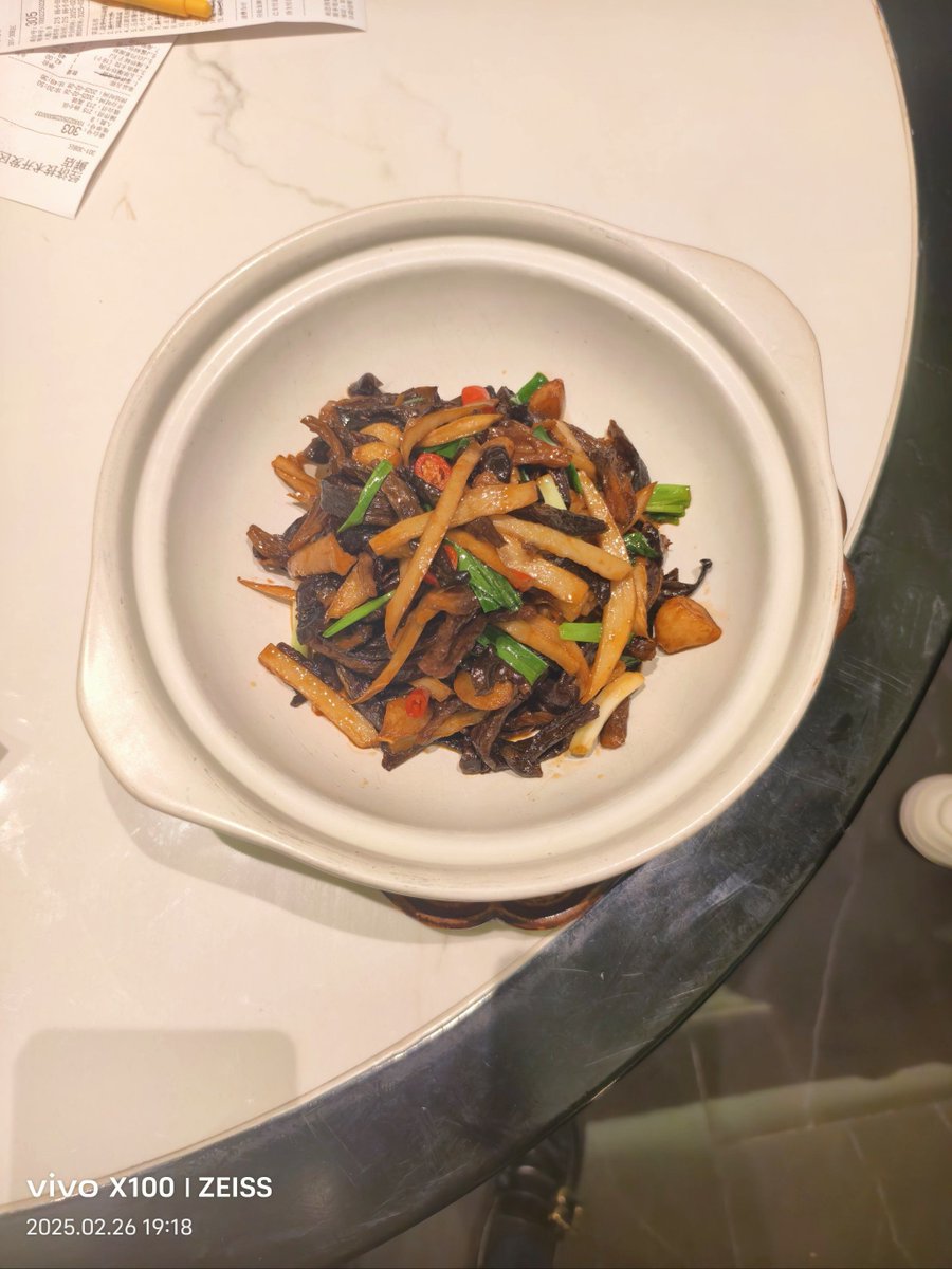 LarimerLana's tweet photo. Fresh local asparagus u0026 wild mushrooms in stock! Grab them for your weekend stir-fry—organic, seasonal, and ready to elevate your meal. https://t.co/829qWPH2F5