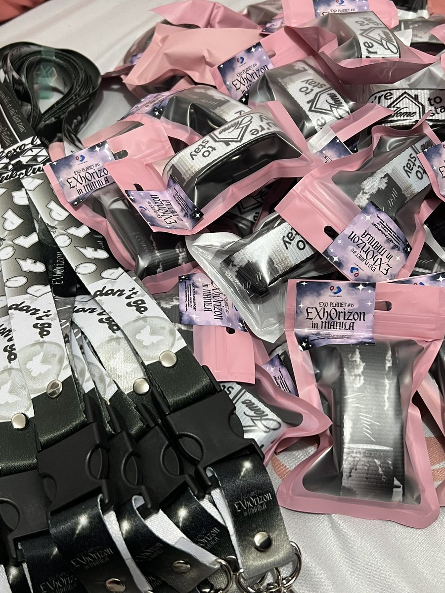 PackerGirlies's tweet photo. Donors and distribution lanyards are ready!

see you later and tomorrow! ^^ https://t.co/1h5Bigr0Xb