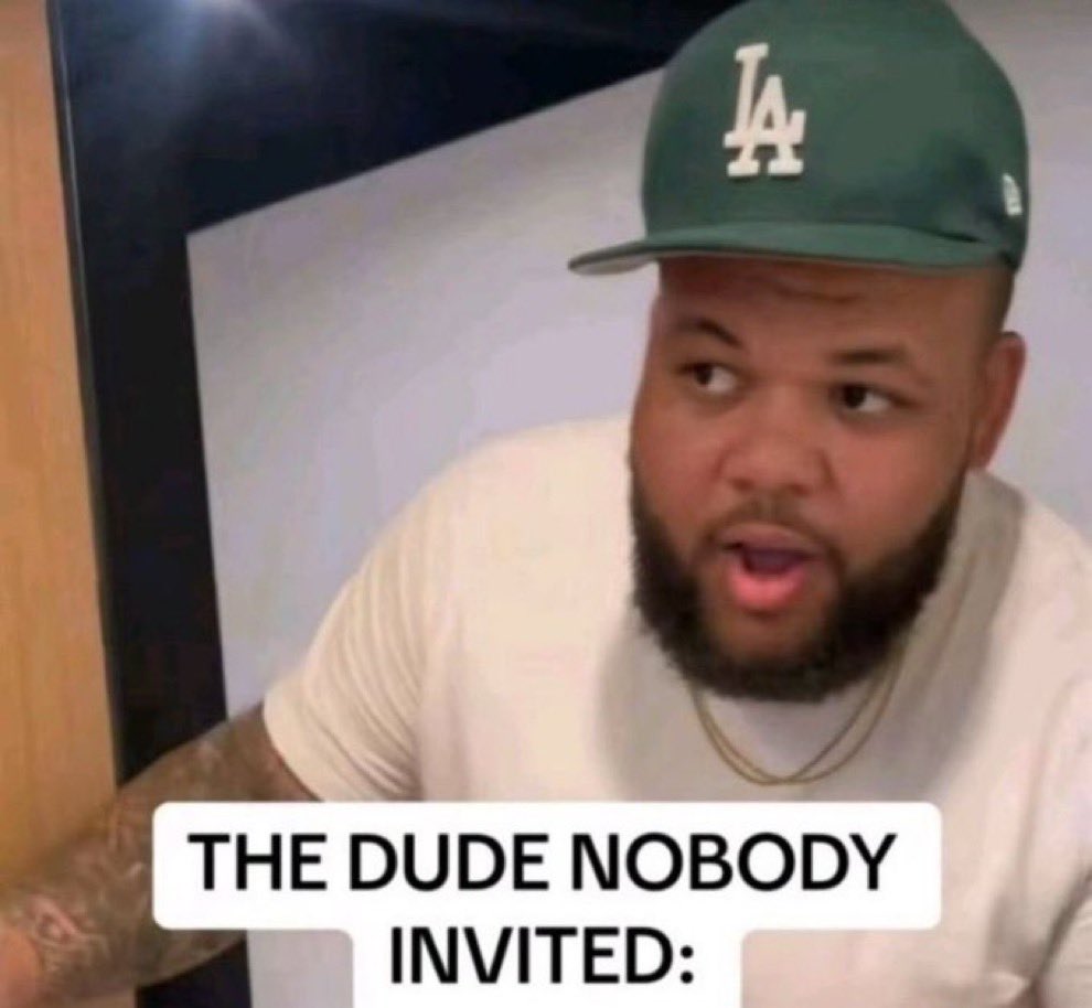 liverqlone's tweet photo. everybody on leviticustwt knowing eachother and i'm just here https://t.co/UyI5UzWhL6
