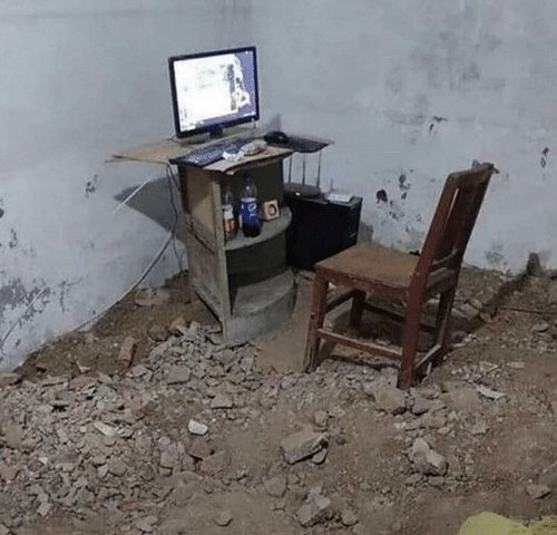 WadaKurai's tweet photo. pensando seriamente em deixar meu quarto assim, mas no momento ele ta assim https://t.co/ueAaVKTadX