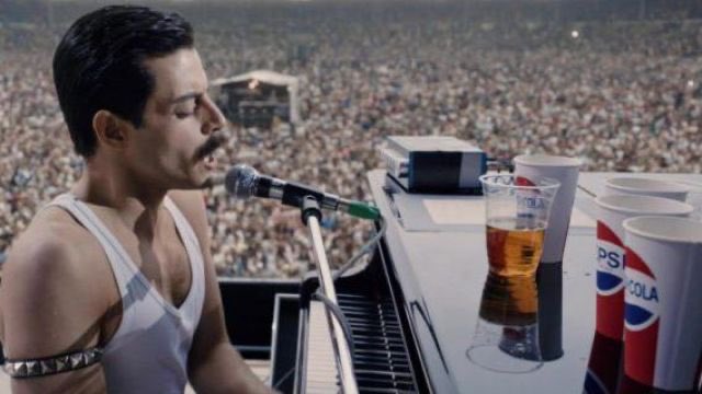 kennixonette's tweet photo. not really related but ... I thought this was just product placement but apparently freddie mercury did actually have a shit ton of pepsi cups on his piano during the live aid performance lol https://t.co/6mhAR4wniK