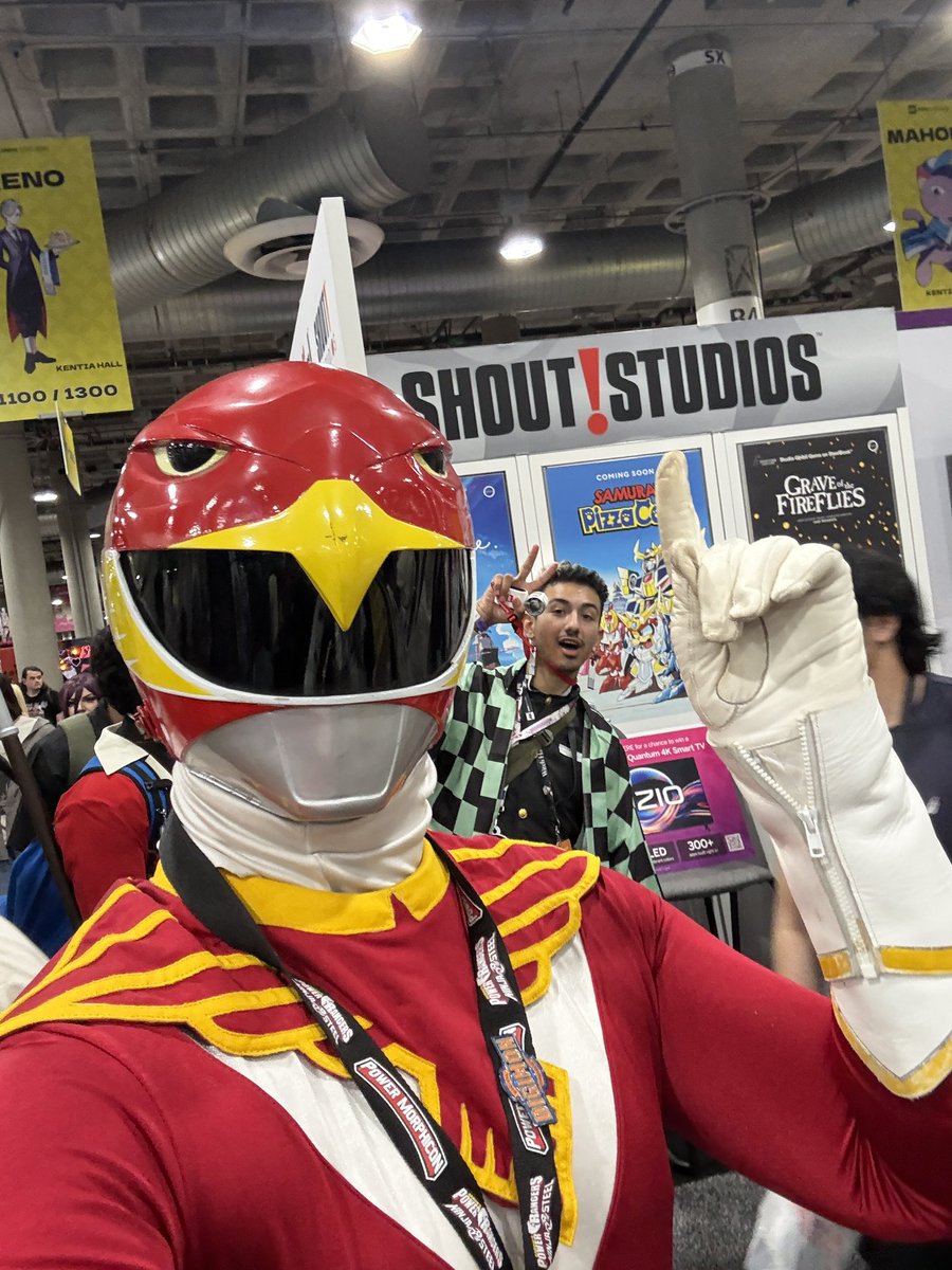 LegenDarrylW's tweet photo. Sentai presence at the shout studios booth at AX 🤡🤡🤡
#sentai #shoutfactory #cosplay #supersentai #toku https://t.co/3fCNEdE3ww