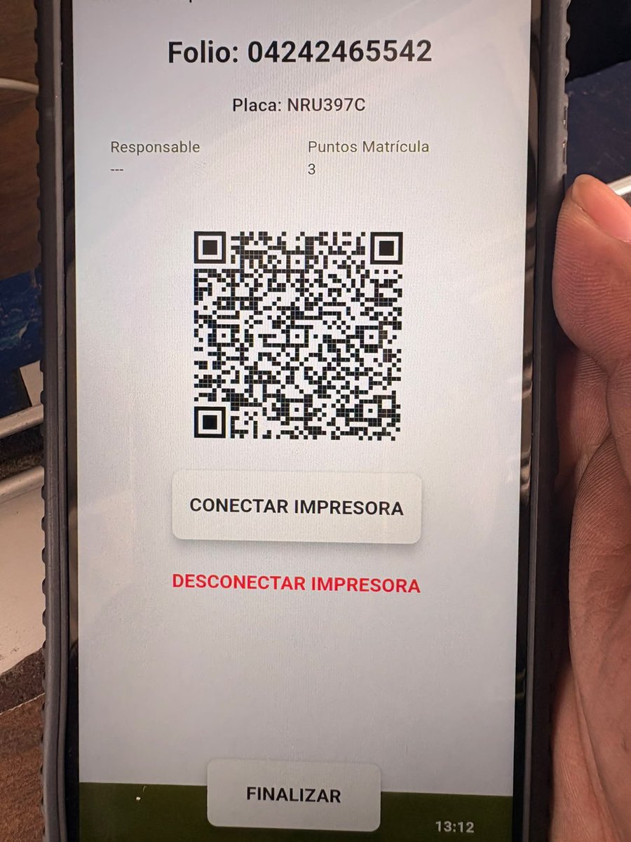 UCS_GCDMX's tweet photo. @PoderAGAzcapot @AzcapotzalcoMx En atención a su reporte acudió Policía de #TransitoGCDMX, al arribar al lugar se realiza la sanción correspondiente conforme al Reglamento de Tránsito, se implementa dispositivo de seguridad. https://t.co/A2pDMZmq1f