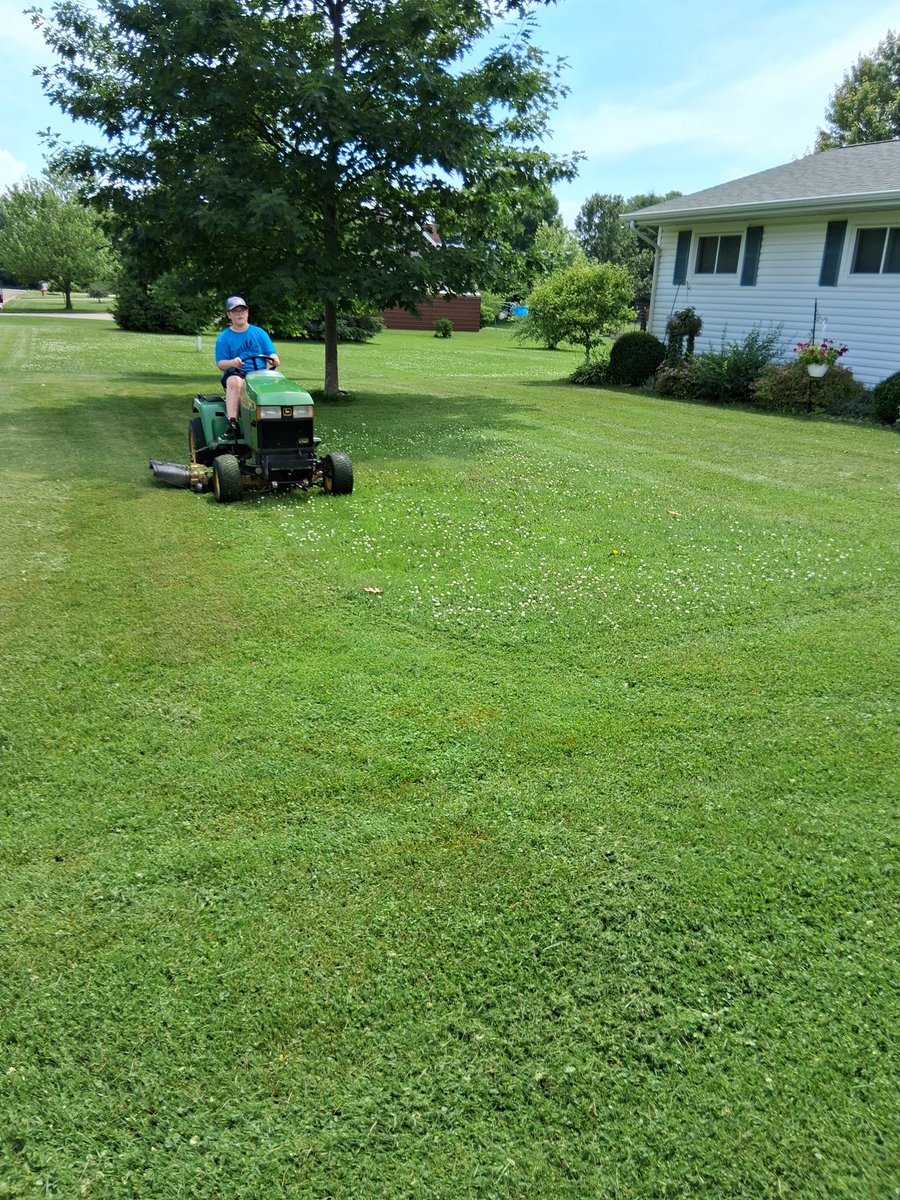 iamrodneysmith's tweet photo. Brian of Colby, Wisconsin ,who is taking part in our 50 yard challenge isn’t  messing around. Another lawn added to his name . https://t.co/b0xDy5AOU7