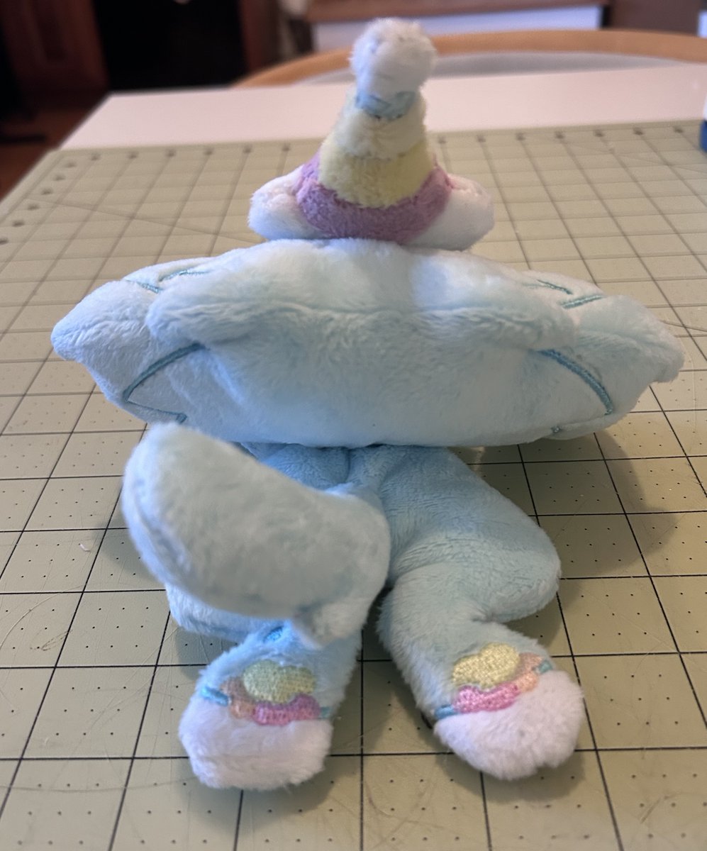 Captifin's tweet photo. Posting this finished plushie comm here. I’m super happy with how it turned out! Also my first time making a plush with a magnetic accessory (the hat is removable with magnets) :] https://t.co/0gbomP26j8