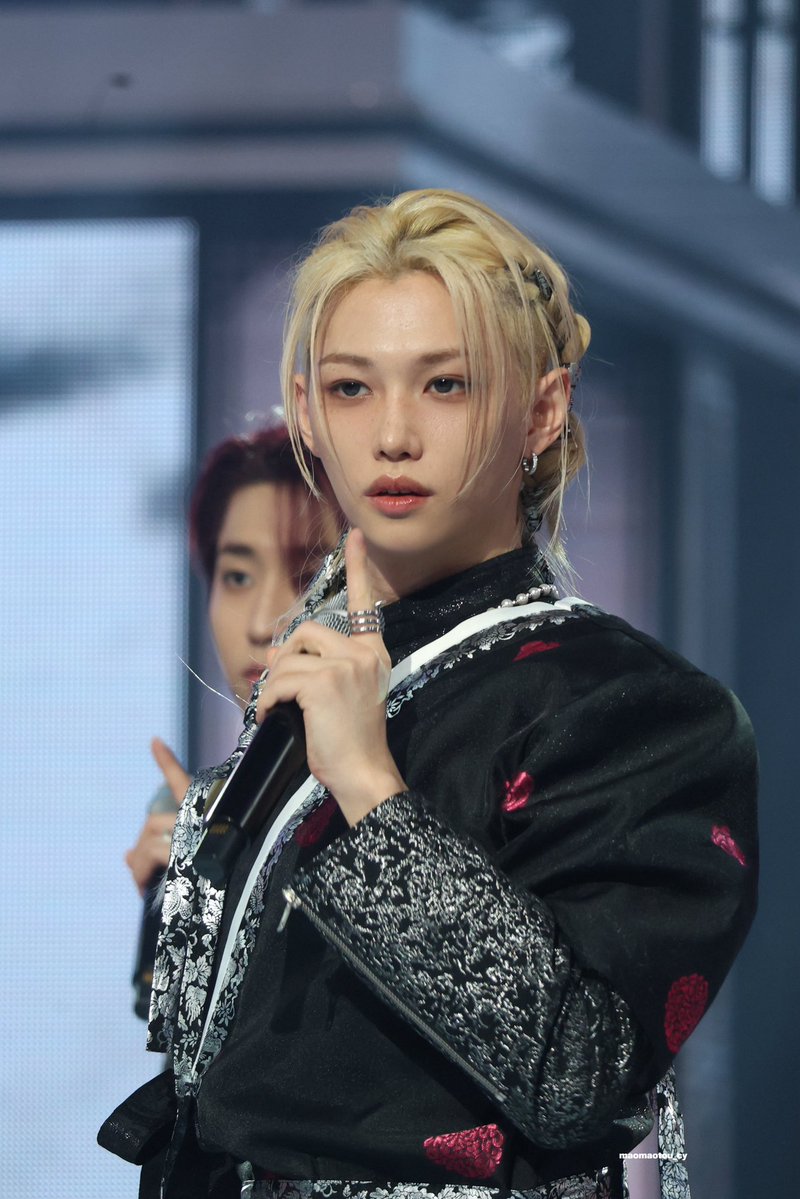 FelixBrasil_'s tweet photo. 📑 | O Felix foi mencionado em novo artigo da Marie Claire Korea como uma das figuras que conecta a cultura coreana ao mundo através do seu papel recentemente nomeado como artista cultural do 2026 Hanbok Wave!

"O palco para artistas de K-pop não está mais limitado a locais de shows. Eles estão servindo cada vez mais como pontes entre a cultura coreana e o resto do mundo, expandindo sua influência além da música.
(...) Felix está ajudando a introduzir a beleza do hanbok para um público global mais amplo como o rosto do projeto 2026 Hanbok Wave, uma iniciativa liderada pelo Ministério da Cultura, Esportes e Turismo e pela Fundação de Artesanato e Design da Coreia."

🔗 https://t.co/i96YKwkClj

FELIX 2026 HANBOK WAVE
#FELIX_Hallyu2026Artist
#한복입고_용복wave ✨
