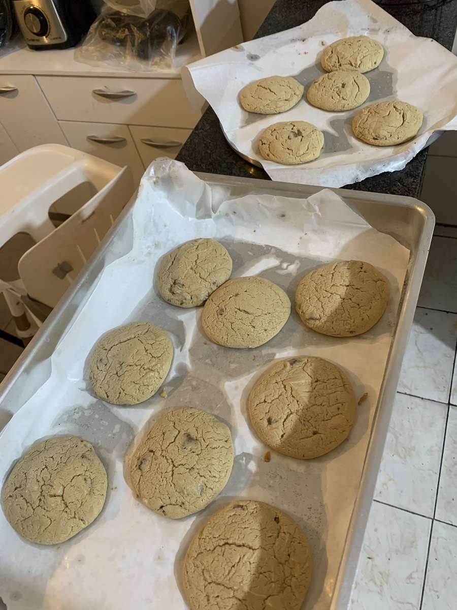 NMiss69's tweet photo. Eu não posso me matar então fiz cookies https://t.co/OxGHzyVdMP
