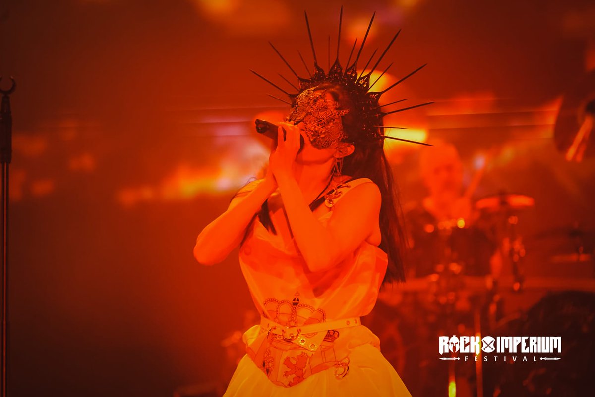 RockImperiumFes's tweet photo. ✨🖤 @wtofficial  ilumina esta noche Rock Imperium Festival 2026 🖤✨

Potencia, emoción y grandes himnos se unen en una actuación que está haciendo vibrar a todo el festival. 🤘⚡

WITHIN TEMPTATION vuelve a demostrar por qué es una de las bandas más queridas del género, con una conexión única con el público y un directo sencillamente espectacular. 🔥

Una noche para recordar.

:: ::

✨🖤 WITHIN TEMPTATION lights up Rock Imperium Festival 2026 tonight 🖤✨

Power, emotion and unforgettable anthems come together in a performance that has the entire festival singing along. 🤘⚡

WITHIN TEMPTATION proves once again why they are one of the most beloved bands in the genre, with a unique connection to the crowd and a truly spectacular live show. 🔥

A night to remember.

#RockImperiumFestival2026 #RockImperium #LiveAtRockImperium #RockFamily #WithinTemptation #SymphonicMetal #LiveMusic