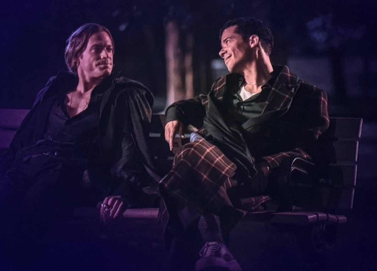 thevampirelelio's tweet photo. eles são tão apaixonados um pelo outro eu fico doente com isso https://t.co/EVNuAWXeX2