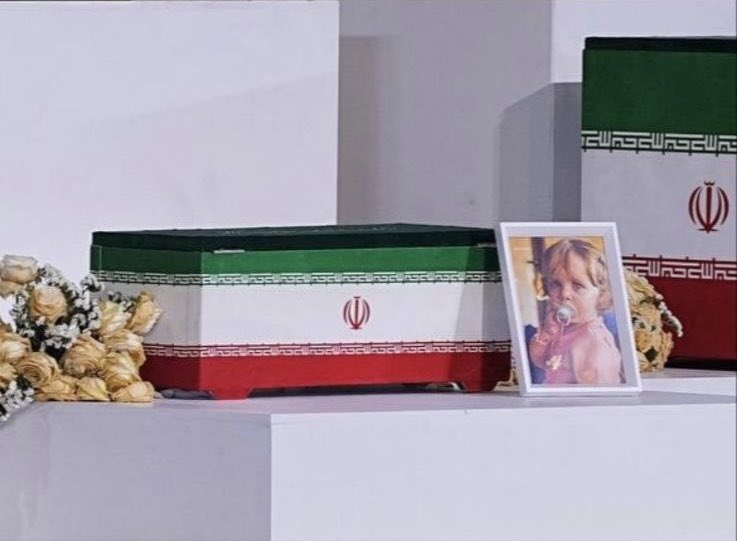 ezetrois's tweet photo. Les États-Unis ont bombardé Téhéran, tué son chef d’État et Zahra, sa petite-fille de 14 mois. 

Pourquoi appelez-vous cela la paix ?
#iran https://t.co/dVemFdit2t