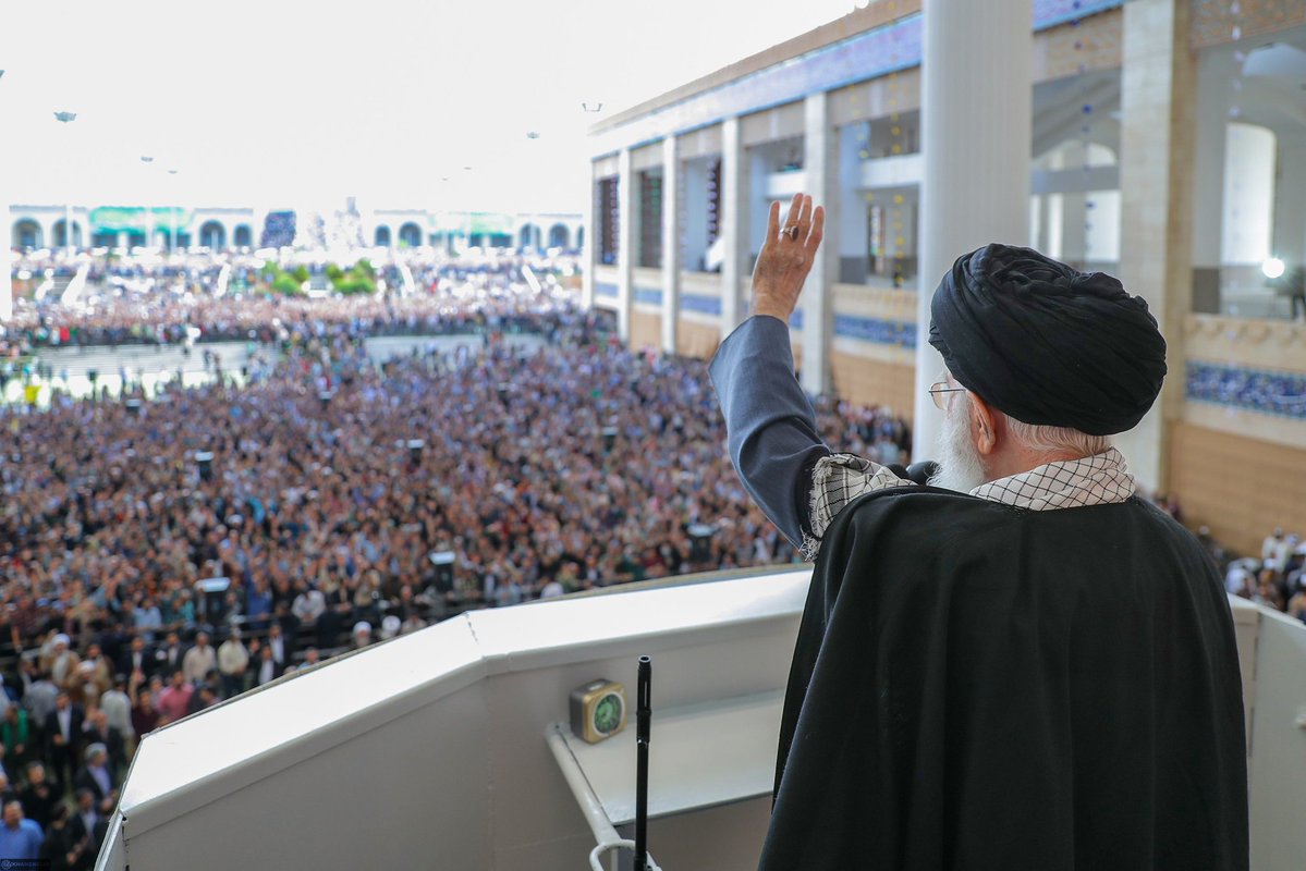zarinnam's tweet photo. تهران آماده میزبانی از زائران رهبر شهید و عزیزمان است. همه چیز مهیای #بدرقه_آقای_شهید_ایران شده.
ساعاتی دیگر دنیا خروش مردم برای وداع با مرجع عالیقدر شیعه را از قاب رسانه ها می‌بیند و در تاریخ ثبت‌ میکند.
جای تردیدی برای حضور نیست؛ #باید_برخاست https://t.co/hTtsedXJo7