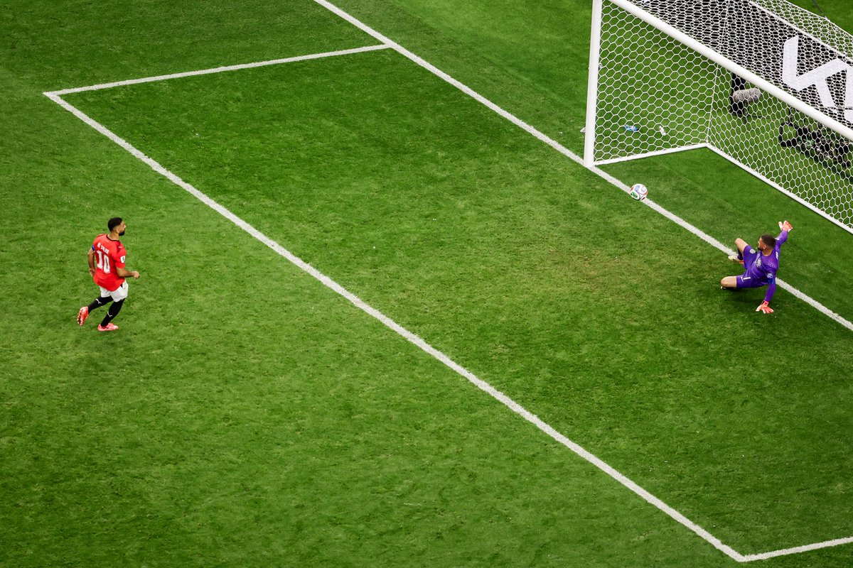 brfootball's tweet photo. Mo Salah took Egypt's third penalty in the shootout... and nailed it with a cheeky Panenka 😏 https://t.co/B7zAbXdttM