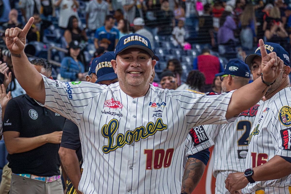 LegionCaraquist's tweet photo. Desde la Legión Caraquista queremos enviarle de corazón a Eliézer Alfonzo todas nuestras Bendiciones y Oraciones para que pueda encontrar con vida a su familia.

Son momentos muy fuertes para él y le pedimos a Dios que le dé mucha Fortaleza. 🙏

¡No estás sólo Matatán! 🇻🇪 https://t.co/BCTRyOuSvI