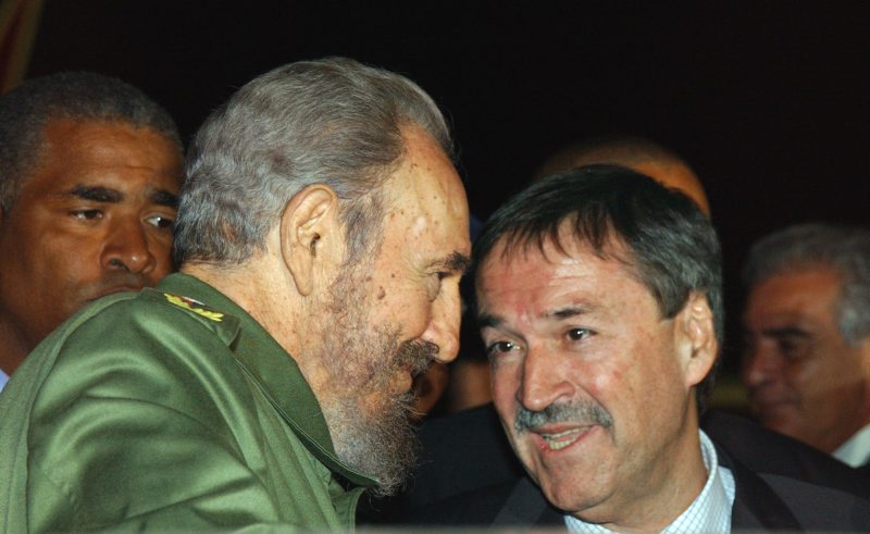 FSoldadodeIdeas's tweet photo. #FidelCastro llega a la ciudad de Córdoba, Argentina, sede la XXX Cumbre de Jefes de Estado del MERCOSUR y de Estados Asociados, el 20 de julio de 2006

https://t.co/tmKApfuF0Q
#100AñosConFidel #Cuba  #SomosContinuidad #RevoluciónCubana https://t.co/TihfThrmCx