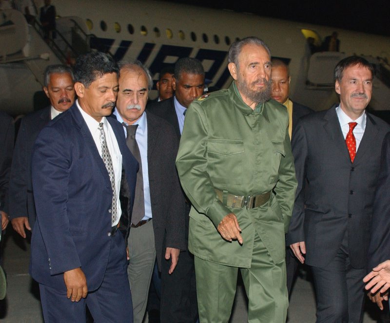 FSoldadodeIdeas's tweet photo. #FidelCastro llega a la ciudad de Córdoba, Argentina, sede la XXX Cumbre de Jefes de Estado del MERCOSUR y de Estados Asociados, el 20 de julio de 2006

https://t.co/tmKApfuF0Q
#100AñosConFidel #Cuba  #SomosContinuidad #RevoluciónCubana https://t.co/TihfThrmCx