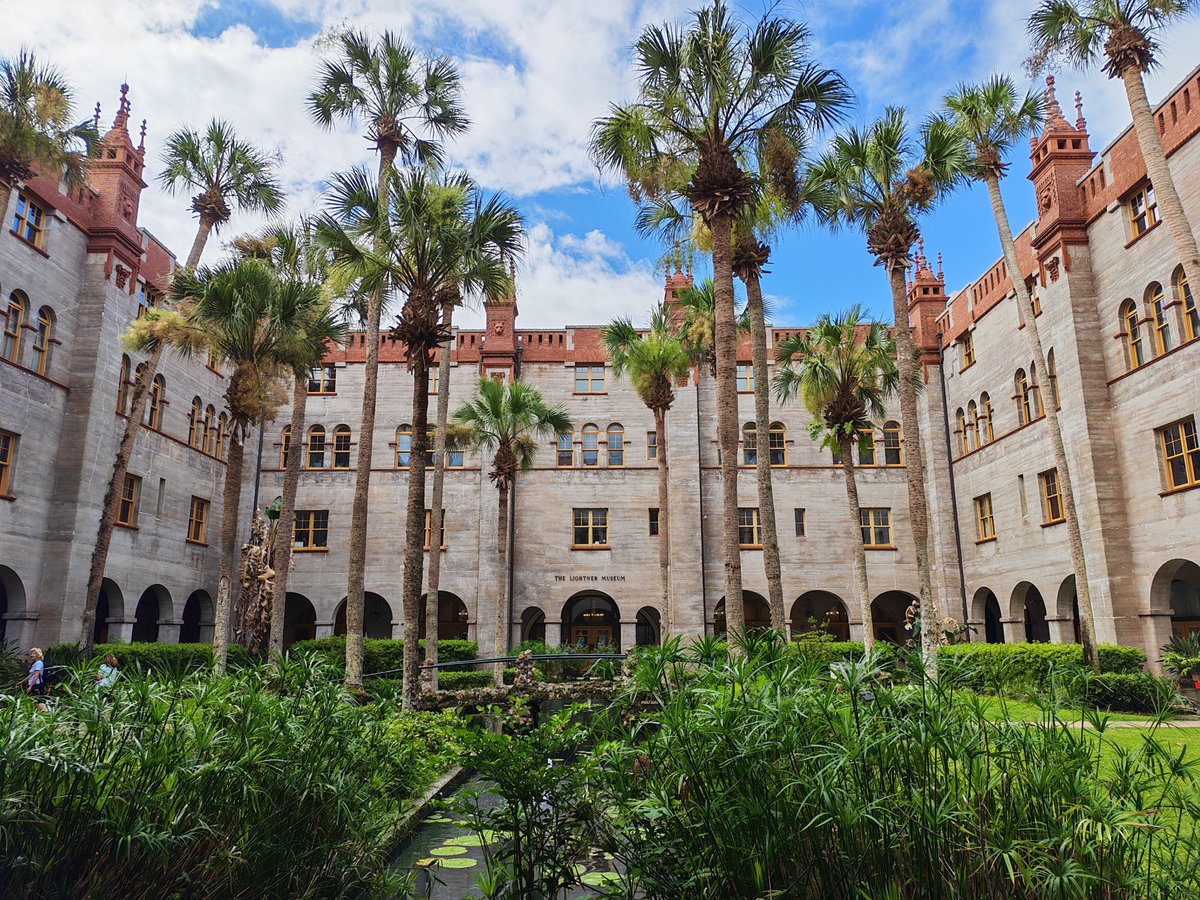 BoscojraCSsR's tweet photo. Visitando el Lightner Museum con mi hermana Guisella, en St. Augustine, Florida. Inaugurado en 1948, el museo ocupa el antiguo Hotel Alcázar. https://t.co/rLmZQXnZPX