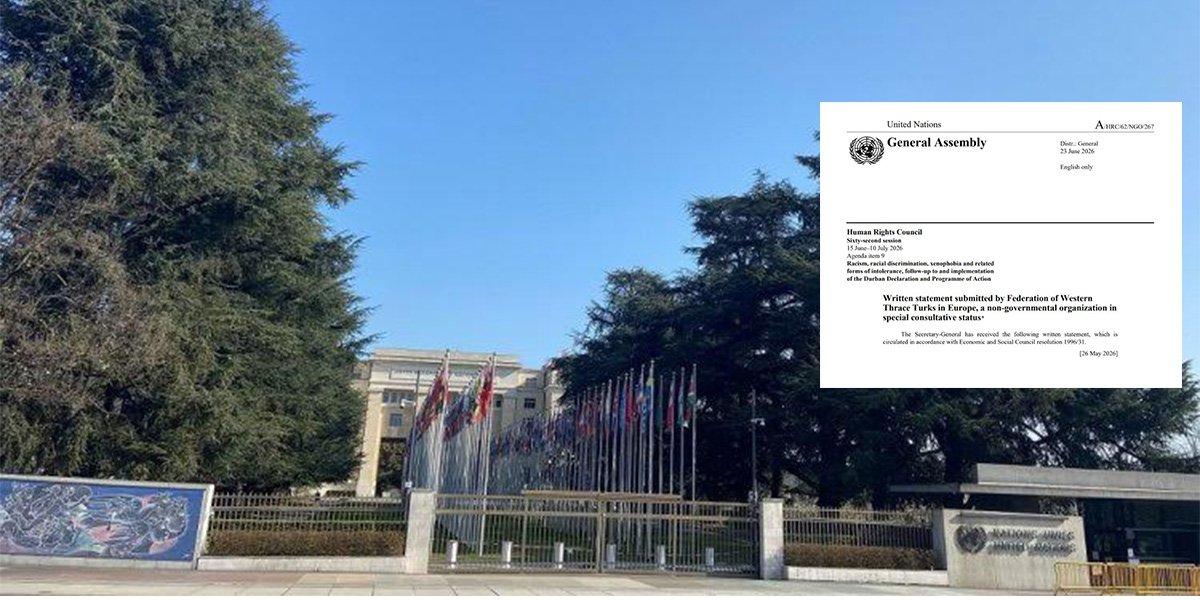 zgizemozpinar's tweet photo. Batı Trakya Türk Azınlığı’nın Hak İhlalleri BM’de Resmen Kayda Geçti: Yunanistan’ın Sistemik Baskısı Uluslararası Gündeme Taşındı

Avrupa Batı Trakya Türk Federasyonu (ABTTF), Birleşmiş Milletler İnsan Hakları Konseyi’nin Cenevre’de düzenlenen 62. Olağan Oturumu’na sunduğu yazılı bildiriyle Batı Trakya Türk Azınlığı’nın yaşadığı sorunları BM platformuna taşıdı. Bildiri, Kasım 2026’da yapılacak Yunanistan’ın 4. Döngü Evrensel Periyodik İnceleme (UPR) süreci öncesinde, ülkenin önceki UPR tavsiyelerini uygulamadığını ve azınlık haklarındaki ihlallerin derinleştiğini kapsamlı verilerle belgeledi. ABTTF, Yunanistan’da hukuk devleti, yargı bağımsızlığı ve temel haklarda yaşanan gerilemenin Türk azınlığın durumunu ağırlaştırdığını vurguladı.

Bildiride örgütlenme özgürlüğü konusunda Avrupa İnsan Hakları Mahkemesi’nin Bekir Usta ve Diğerleri (2008) ile Sağır ve Diğerleri (2025) kararlarının yıllardır uygulanmadığı açıkça belirtildi. Batı Trakya Fenerbahçeliler Spor ve Kültür Derneği’nin kapatılması gibi uygulamalar, bu ihlallerin güncel örneklerini oluşturuyor. Eğitim alanında ise Lozan Antlaşması’yla güvence altına alınan özerklik sistematik olarak zayıflatılıyor; Türk okullarının sayısı 2011’de 188 iken 2025-2026 eğitim yılında 83’e geriledi. İki dilli Türkçe-Yunanca anaokullarının açılmasına izin verilmemesi, azınlık çocuklarının kaliteli eğitim hakkını doğrudan engelliyor.

Yine din özgürlüğü konusunda da müftüler Yunanistan tarafından atanarak, Müslüman Türk azınlığın dinî liderlerini özgürce seçme hakkı ihlal ediliyor ve duruma tepki veren azınlık mensuplarına hapis cezası veriliyor. ABTTF, bu yapısal sorunların Lozan Antlaşmasıʼnın ihlali anlamına geldiğini ve Türk kimliğinin etnik temelde tanınmamasının azınlık haklarını kökten etkilediğini kaydetti.

Söz konusu rapor, uluslararası yükümlülükler ile sahadaki uygulamalar arasındaki çelişkiyi net biçimde ortaya koyarak, azınlık haklarının korunması için küresel farkındalığı artırmayı hedefliyor.