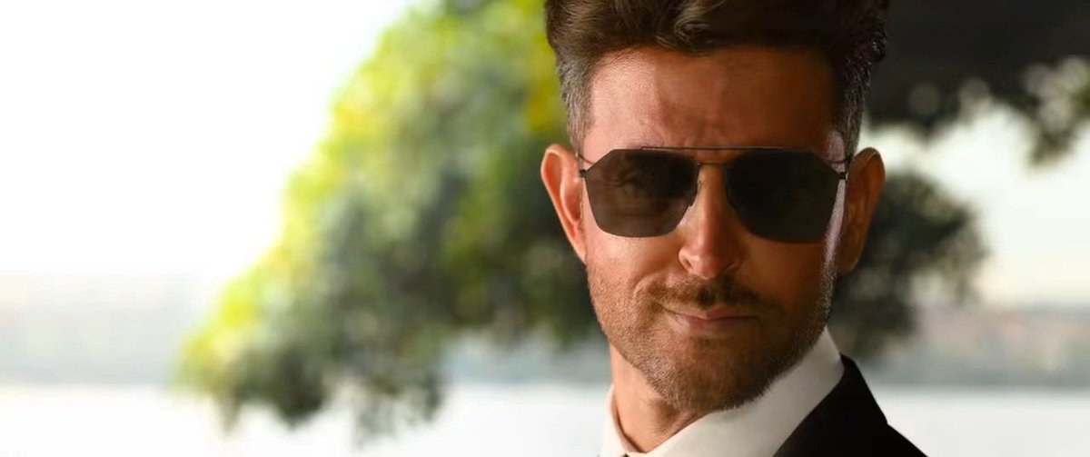 daalchaawal_'s tweet photo. It's safe to say that the only person who really understood the beauty of Kabir, his essence and why he was so appealing is Siddharth Anand. Whoever thought of handing Kabir over to anyone else deserves belt treatment. https://t.co/phKZ2pnj7E