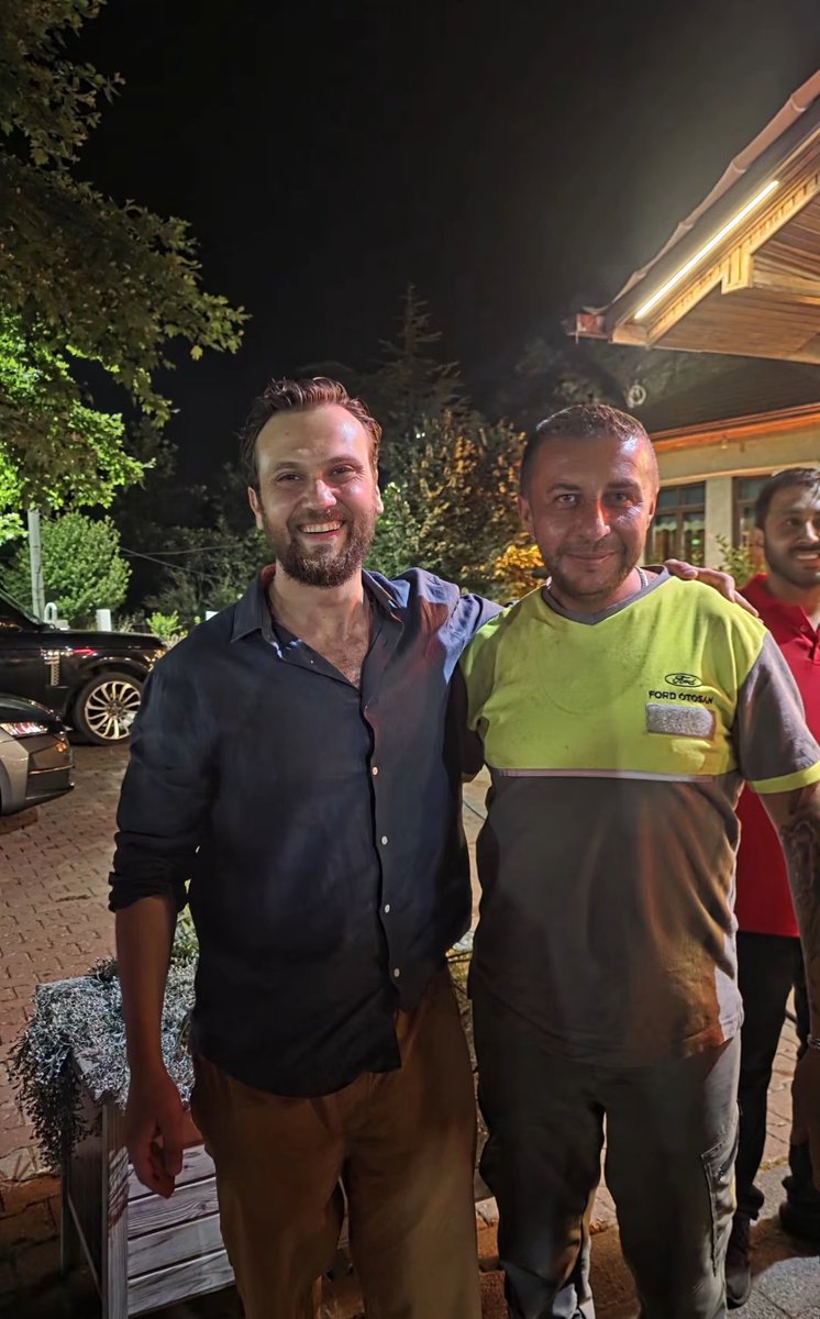 JustArasBulut's tweet photo. 🆕
أراس بولوت إينيملي  مع الفانز ❤️
#ArasBulutİynemli https://t.co/dpWoWptIuQ