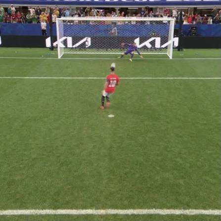 TouchlineX's tweet photo. 🚨 𝗗𝗜𝗗 𝗬𝗢𝗨 𝗞𝗡𝗢𝗪: The Egypt staff was showing the players Mbappé's penalty vs Mathew Ryan last night before the penalty shoot-out vs Australia.

Mohamed Salah saw that Kylian Mbappé scored with a panenka and then decided to do a panenka too. https://t.co/7LC3e3JxzU