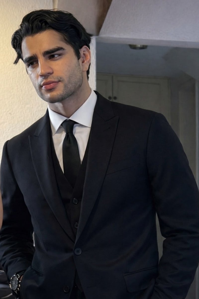 fckgstt's tweet photo. 🚨 | Aaron Mercury on his way to Taylor’s wedding https://t.co/2VJGSOozhL